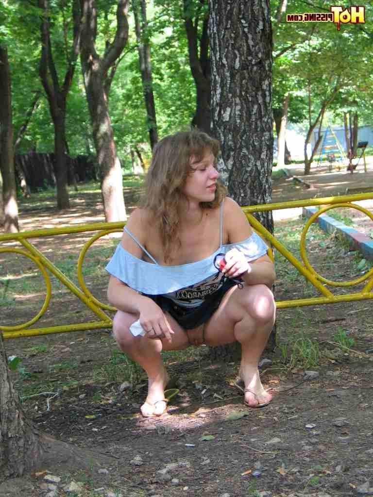 16P Slut pissing in the park