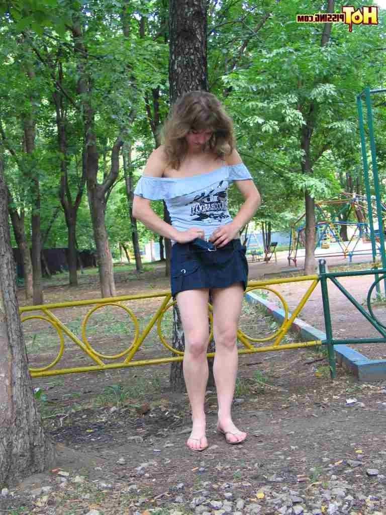 16P Slut pissing in the park