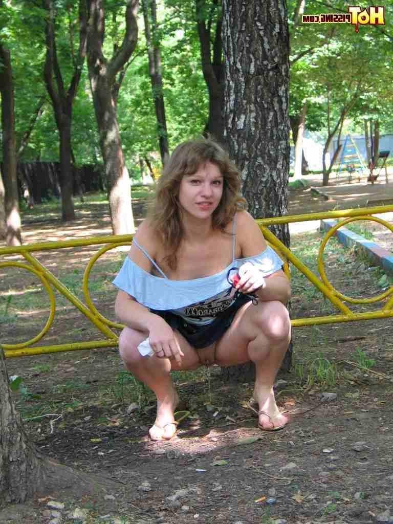 16P Slut pissing in the park