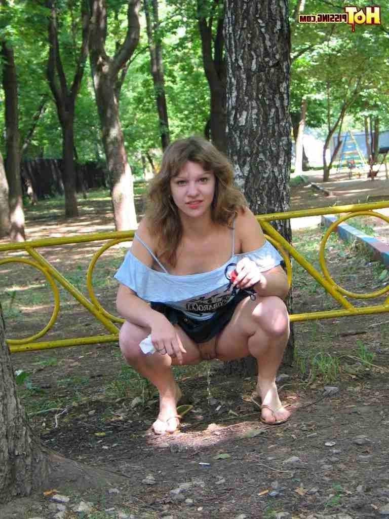 16P Slut pissing in the park