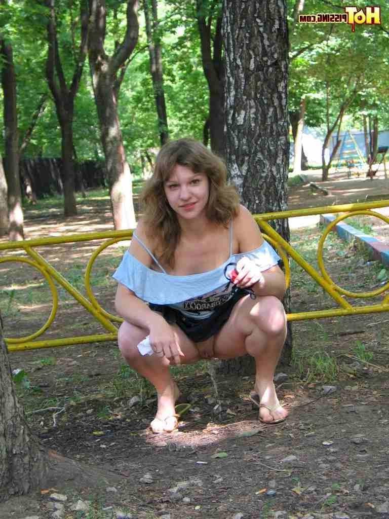 16P Slut pissing in the park