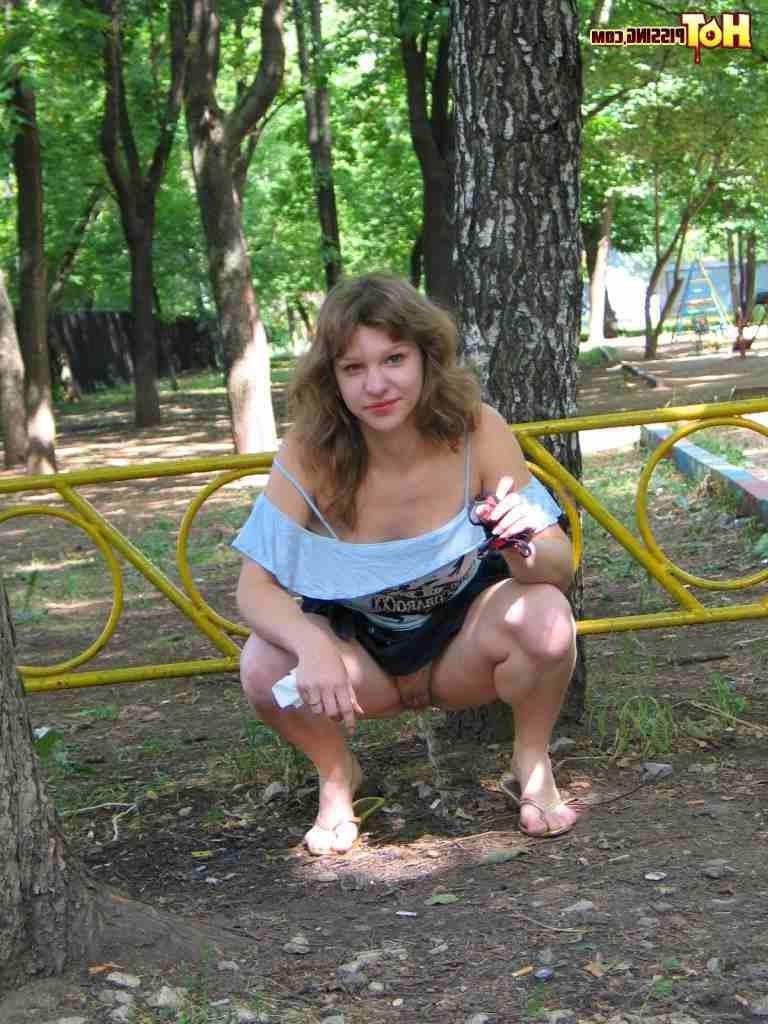 16P Slut pissing in the park