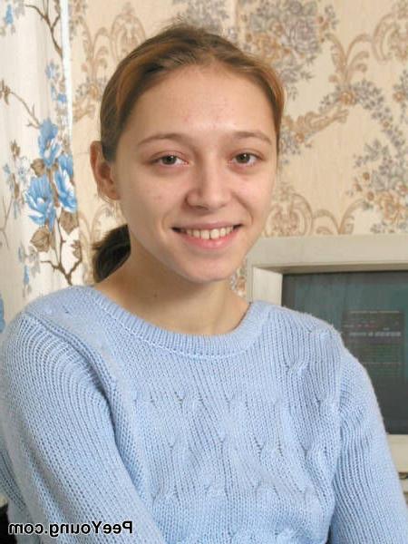 16P Russian teen peeing