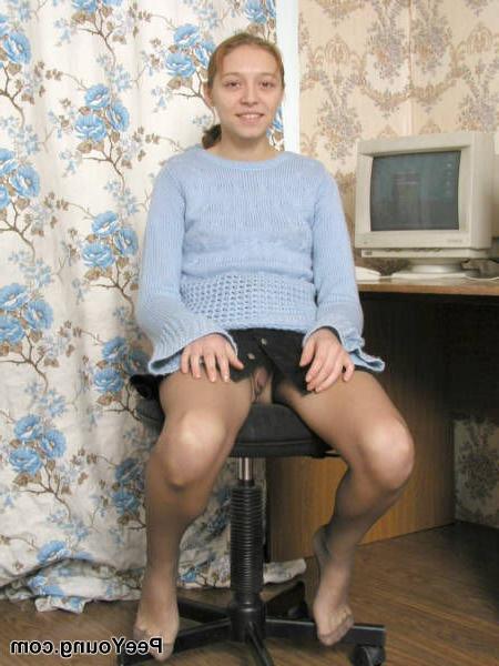 16P Russian teen peeing