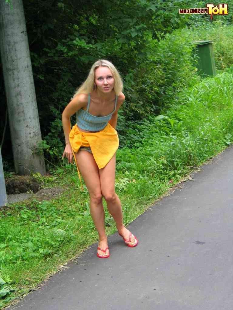 16P Hot blonde pissing outdoors
