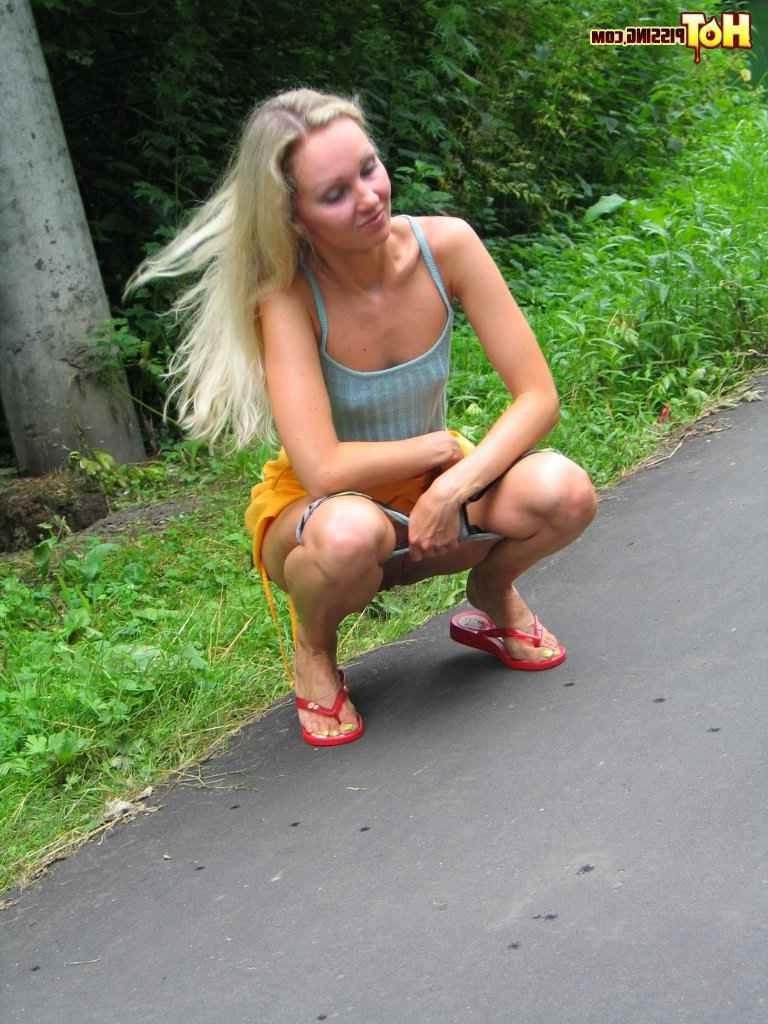 16P Hot blonde pissing outdoors
