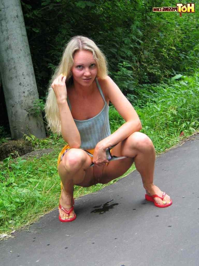16P Hot blonde pissing outdoors