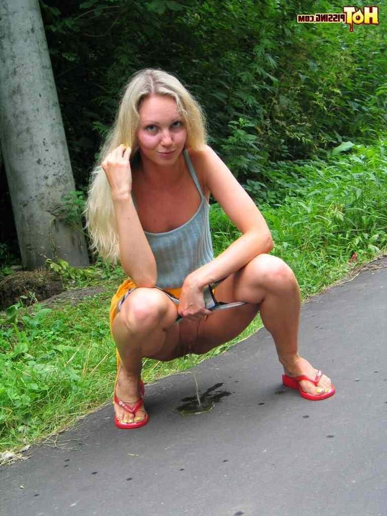 16P Hot blonde pissing outdoors