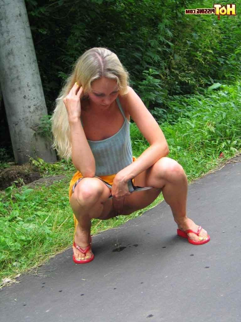 16P Hot blonde pissing outdoors