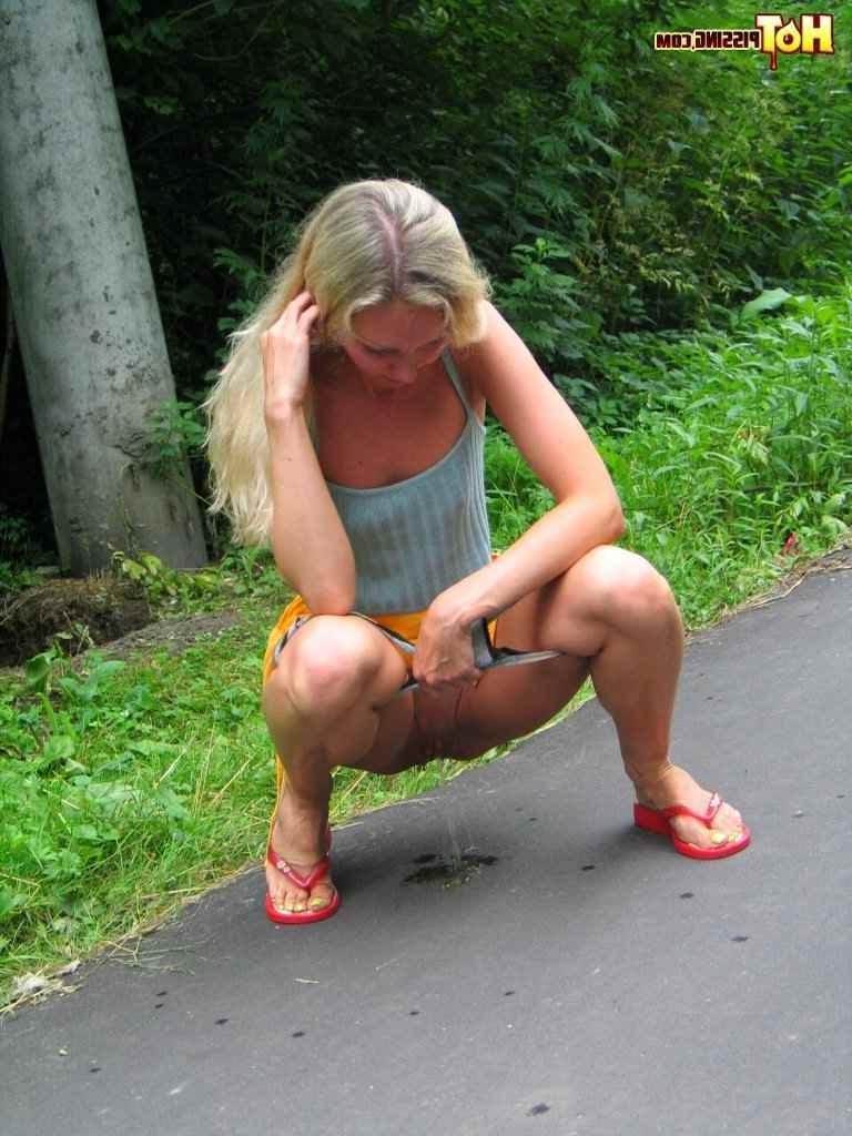 16P Hot blonde pissing outdoors