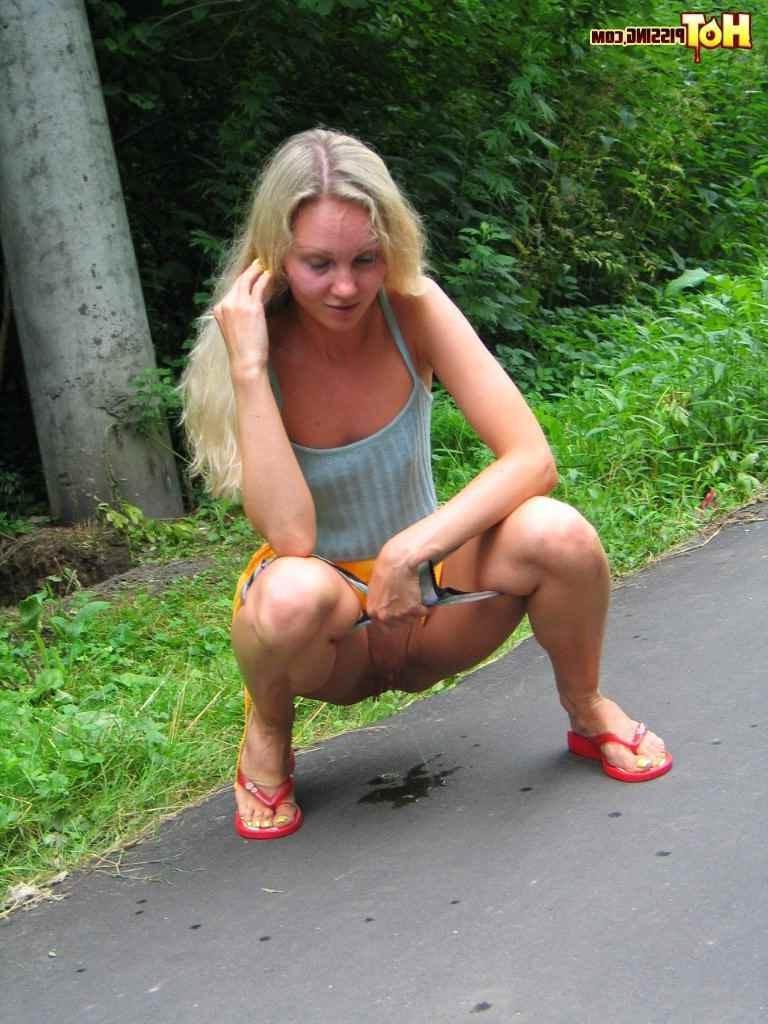 16P Hot blonde pissing outdoors