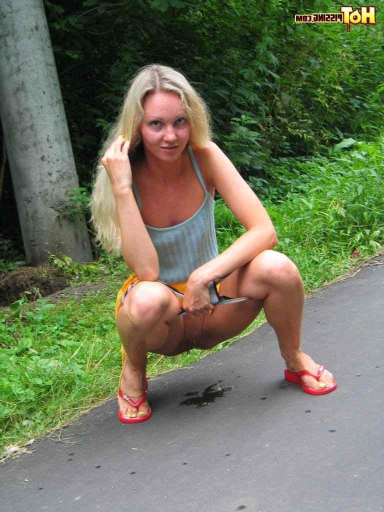 16P Hot blonde pissing outdoors