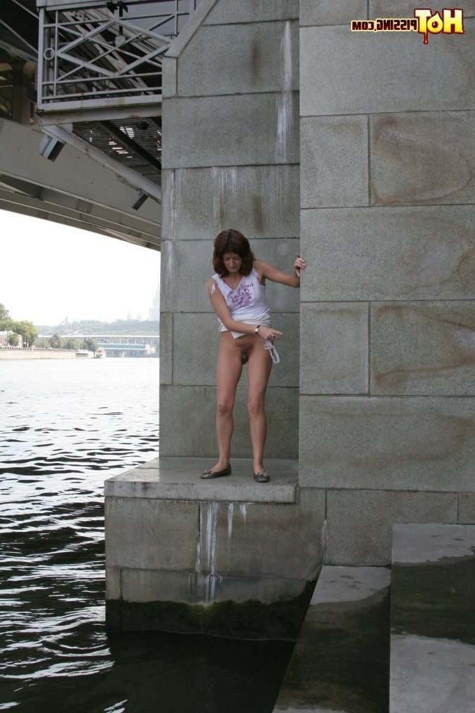 16P Slut pissing outdoors