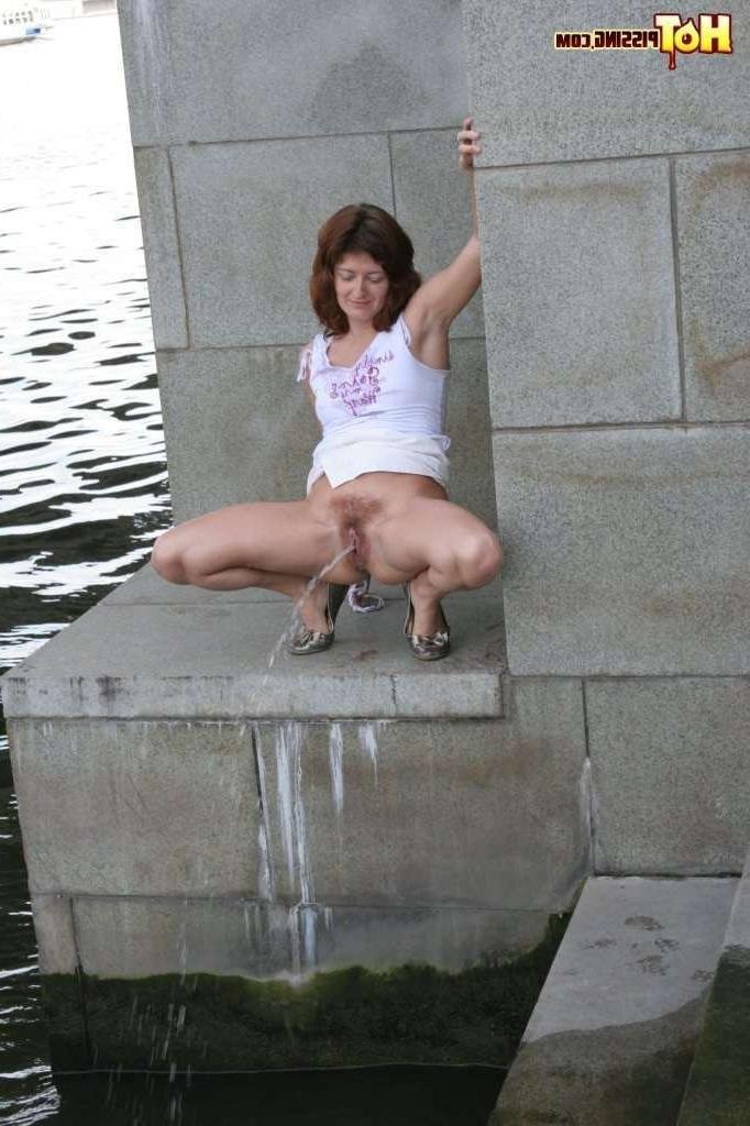 16P Slut pissing outdoors