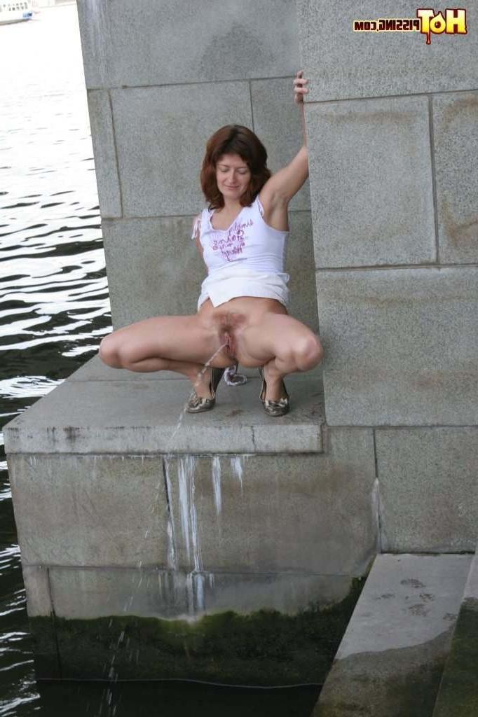 16P Slut pissing outdoors