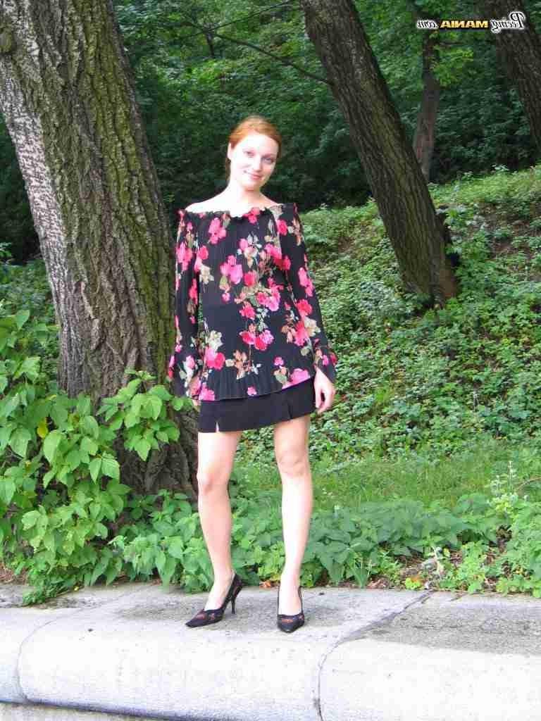 16P Slut peeing outdoors