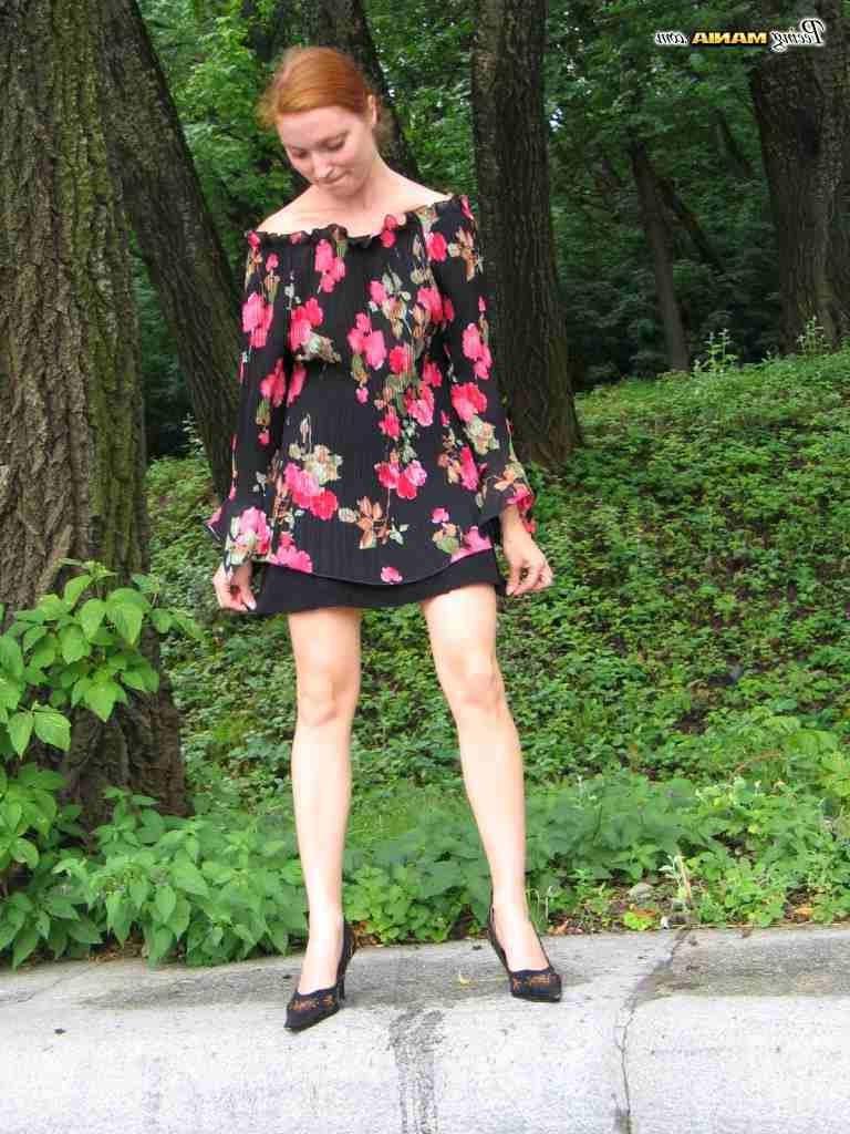 16P Slut peeing outdoors