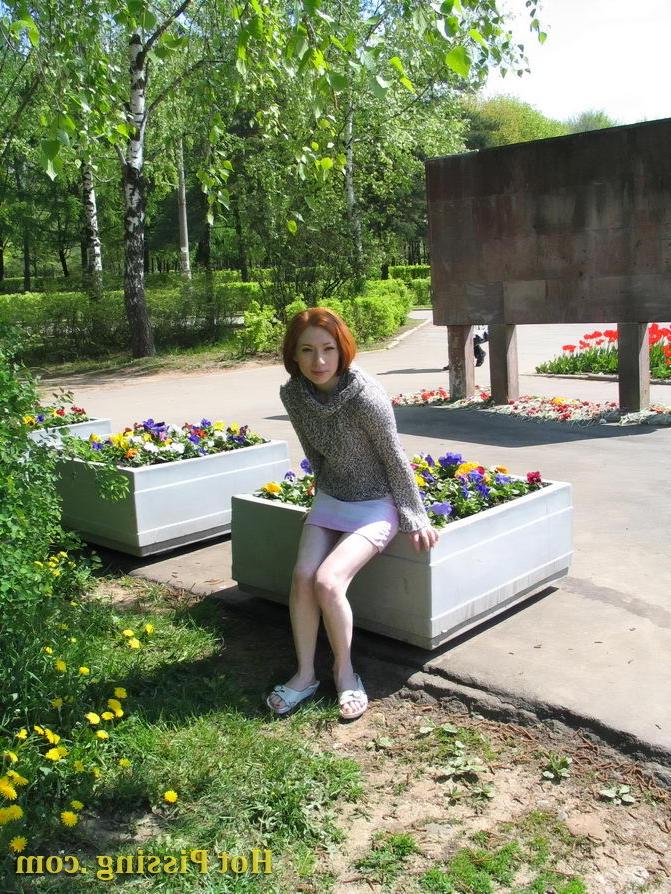 15P Girl gets daring enough to get squatted and start doing a pee outdoors