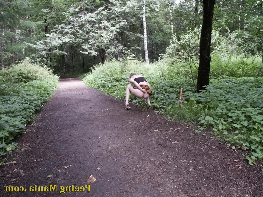 15P Thrilling spying on a miss getting squatted and doing a piss outdoors