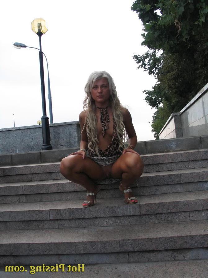 15P Naked blonde beauty makes a puddle of pee being squatted on the stairs