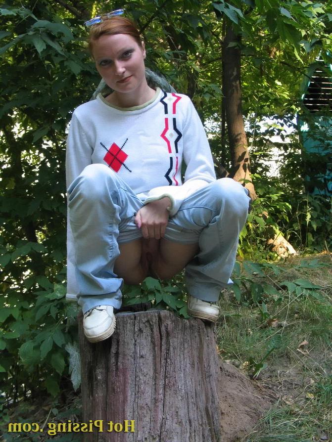 15P Amiable chickie climbs on a stub and starts doing a pee-wee selflessly