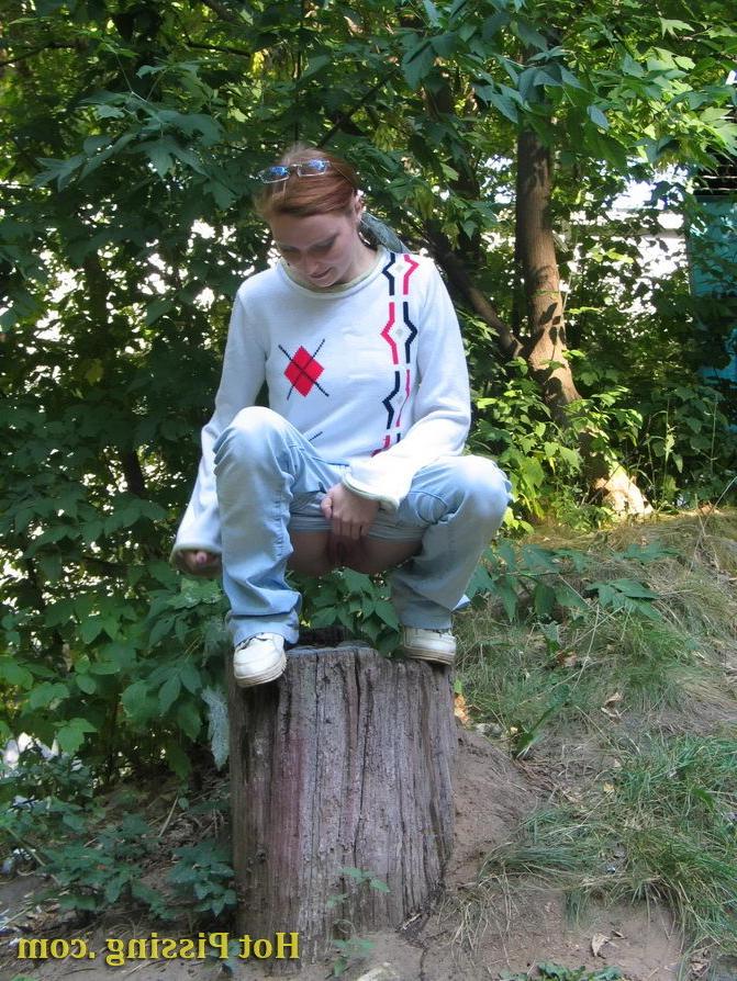 15P Amiable chickie climbs on a stub and starts doing a pee-wee selflessly