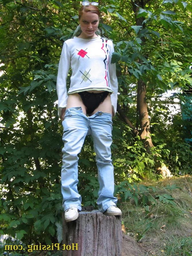 15P Amiable chickie climbs on a stub and starts doing a pee-wee selflessly