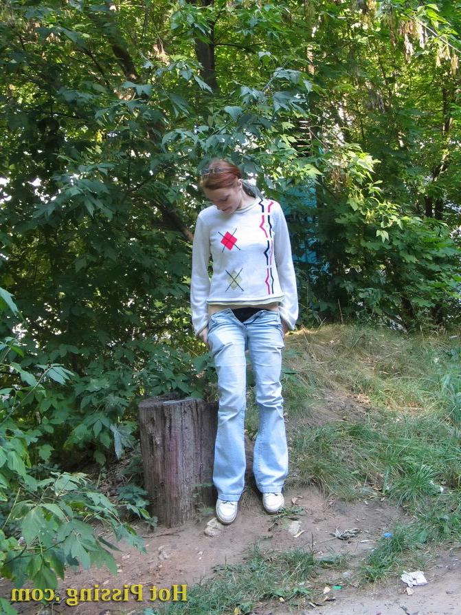 15P Amiable chickie climbs on a stub and starts doing a pee-wee selflessly