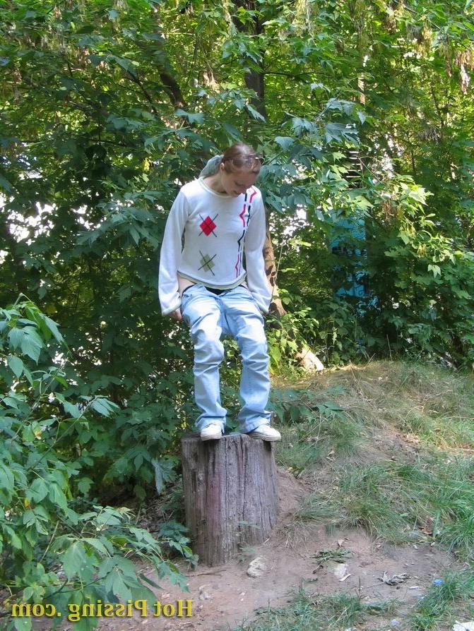 15P Amiable chickie climbs on a stub and starts doing a pee-wee selflessly