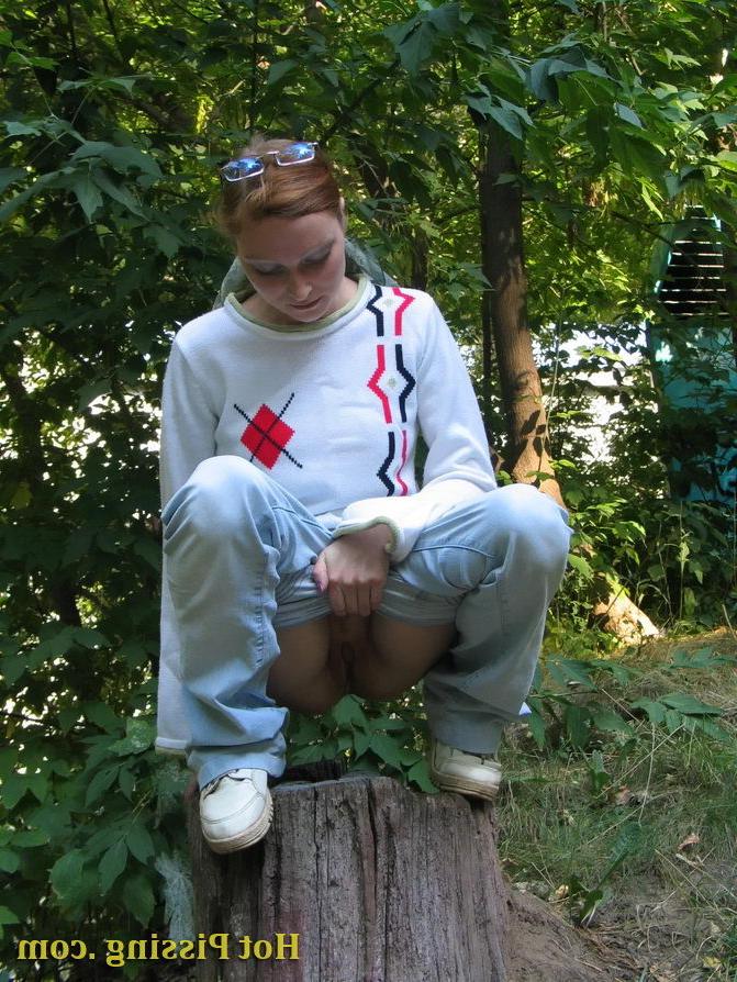 15P Amiable chickie climbs on a stub and starts doing a pee-wee selflessly