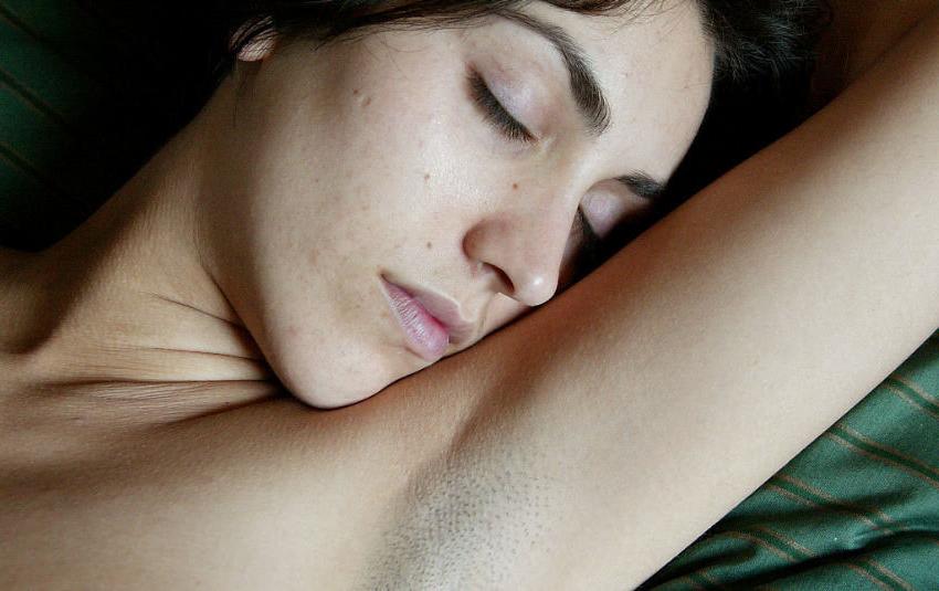 14P Hairy pussy amateur working at home
