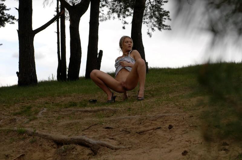 16P Yummy blonde babe pees outdoors when she thinks she is alone