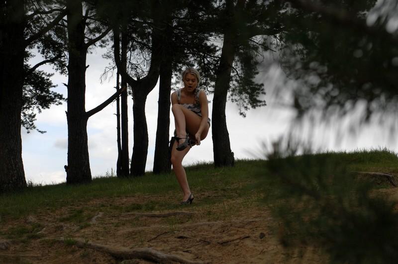 16P Yummy blonde babe pees outdoors when she thinks she is alone