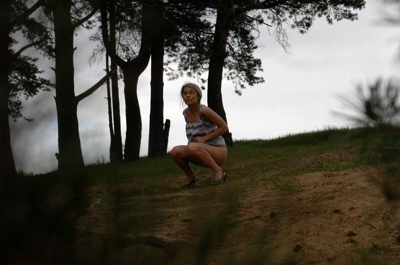 16P Yummy blonde babe pees outdoors when she thinks she is alone