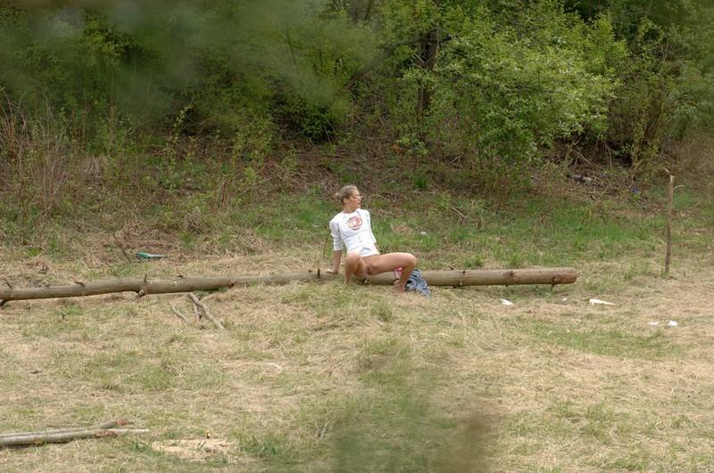16P Nice ass blonde babe strips down and takes a piss outdoors