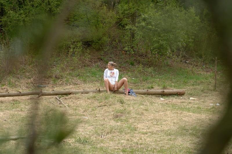 16P Nice ass blonde babe strips down and takes a piss outdoors