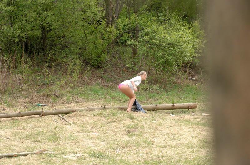 16P Nice ass blonde babe strips down and takes a piss outdoors