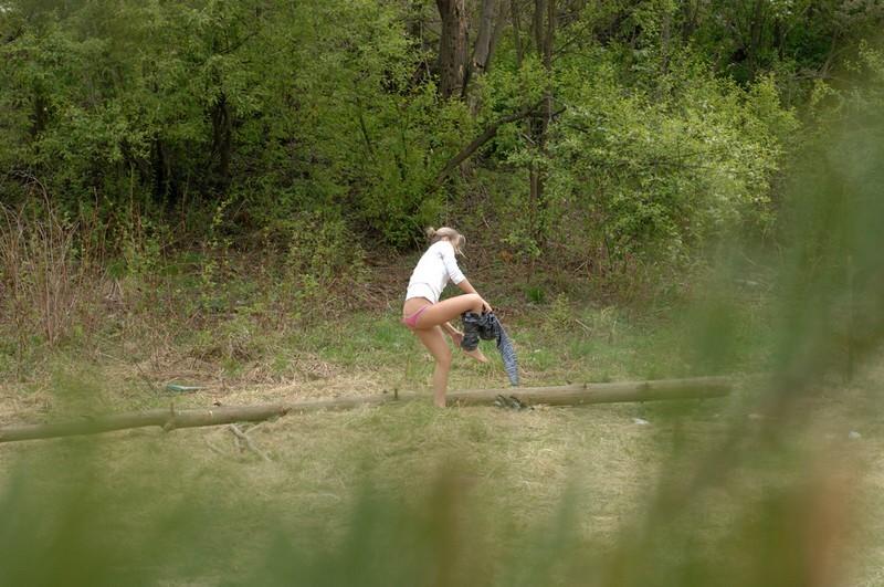 16P Nice ass blonde babe strips down and takes a piss outdoors