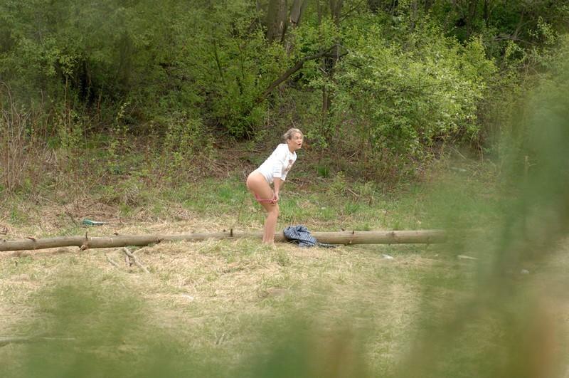 16P Nice ass blonde babe strips down and takes a piss outdoors