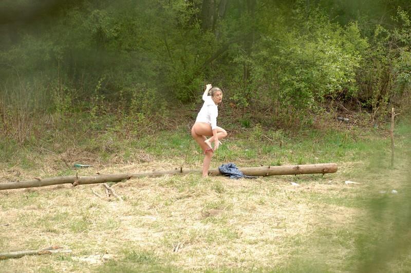 16P Nice ass blonde babe strips down and takes a piss outdoors