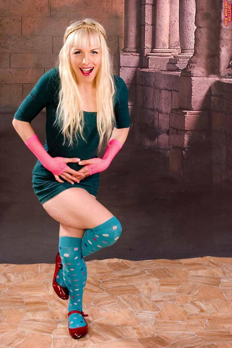 16P Blonde chick can not prevent peeing in her panties