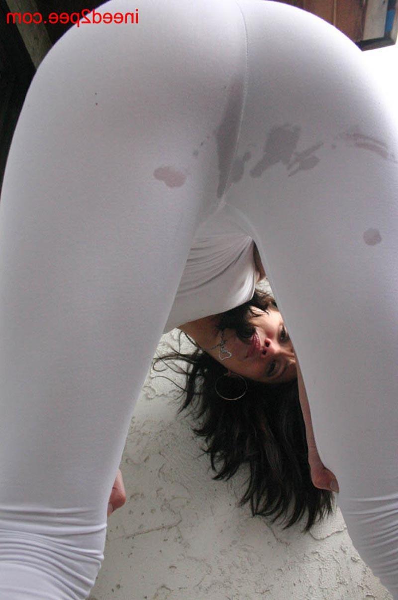 16P Very sexy petite chick peeing in her white tight pants