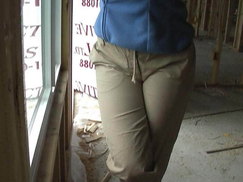 16P Hot  chick can not prevent peeing in her panties