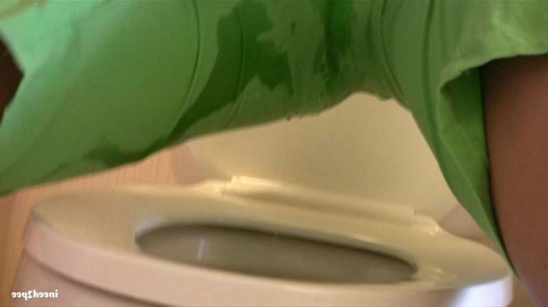 16P Teen chick peeing in her sleep