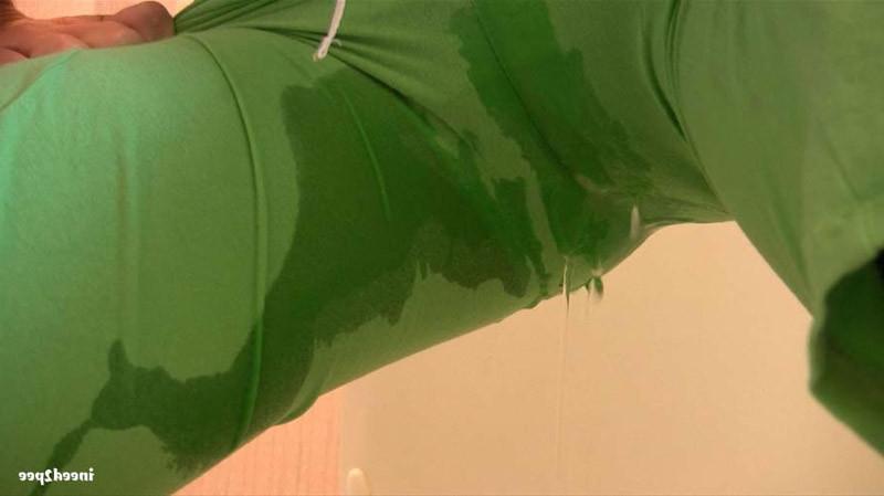 16P Teen chick peeing in her sleep