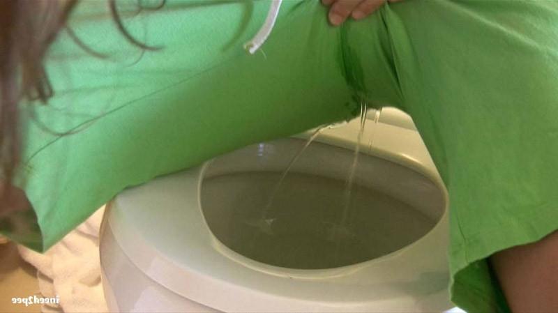 16P Teen chick peeing in her sleep