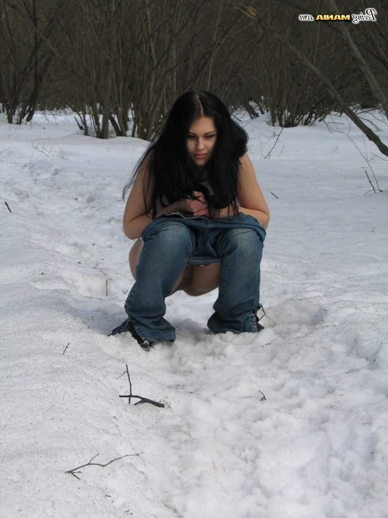 16P Girl peeing in the snow