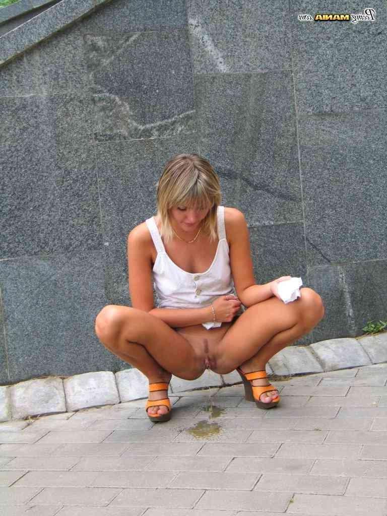 16P Sexy blonde peeing outdoors