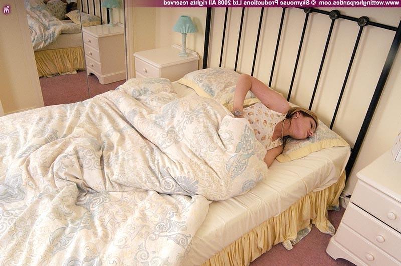 16P Hot busty babe pissing in her pink panties while she lays in bed