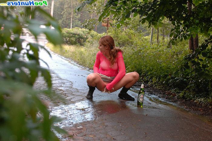 12P Drunk amateur teen pees in the middle of the road